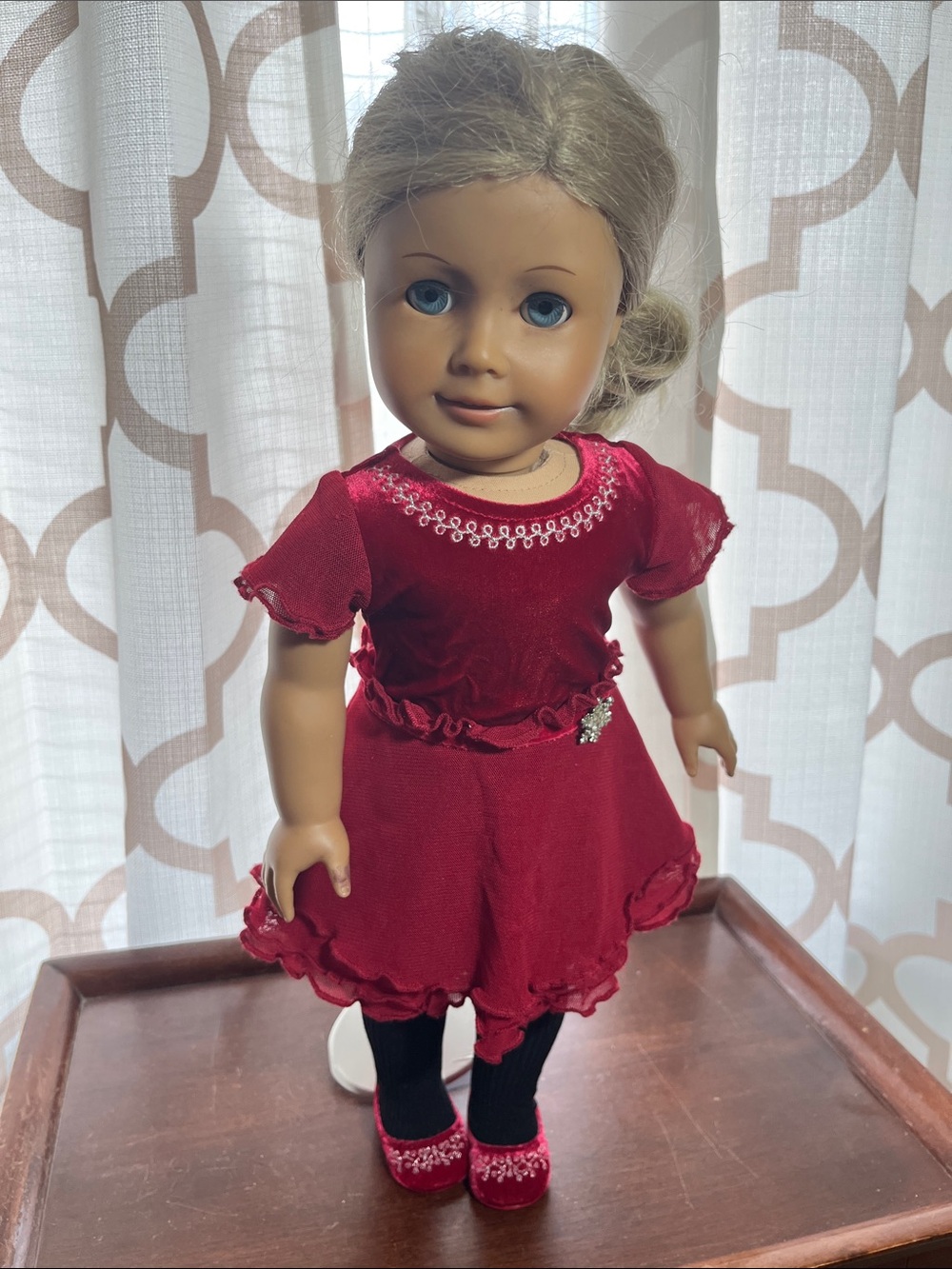 American Girl  Doll With 9 complete outfits  Super Cute  With Some Accessories 😍